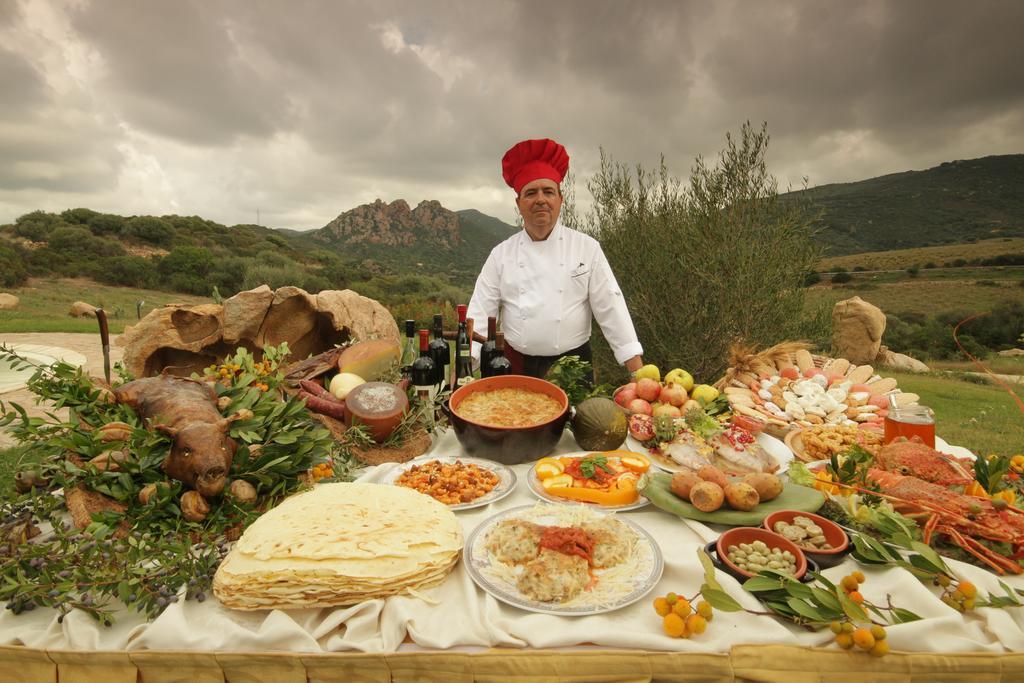 Hotel Ristorante La Tana Di Li Mazzoni Trinità dʼAgultu Buitenkant foto