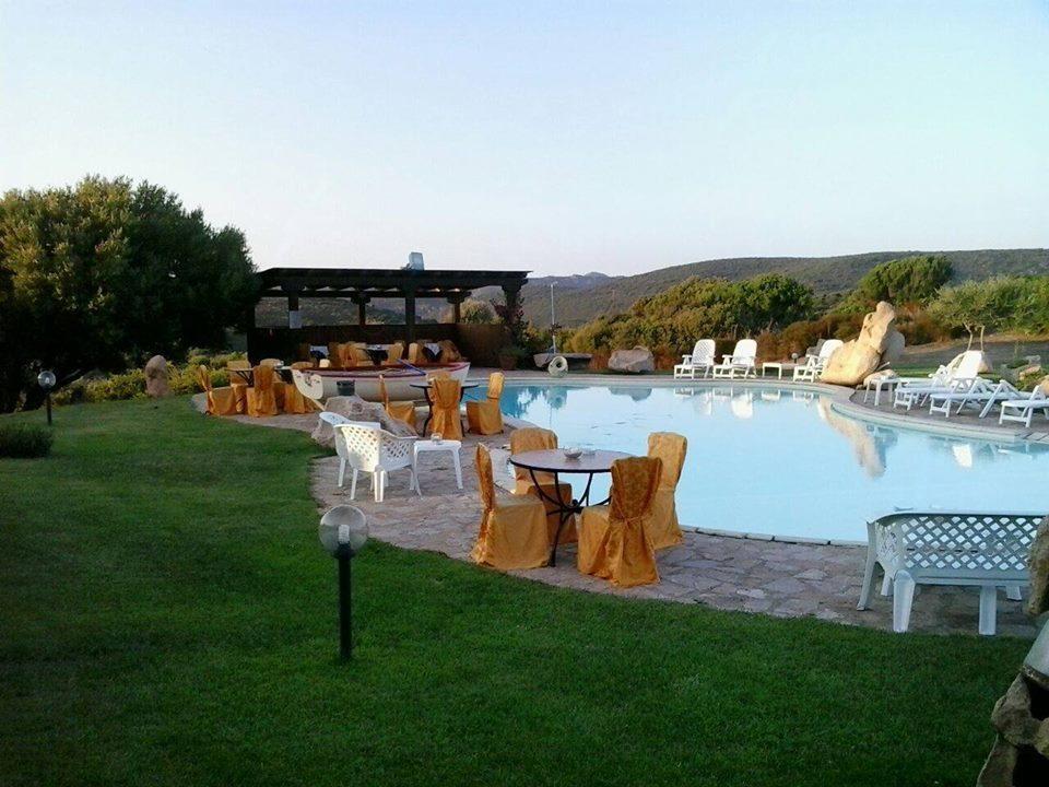 Hotel Ristorante La Tana Di Li Mazzoni Trinità dʼAgultu Buitenkant foto
