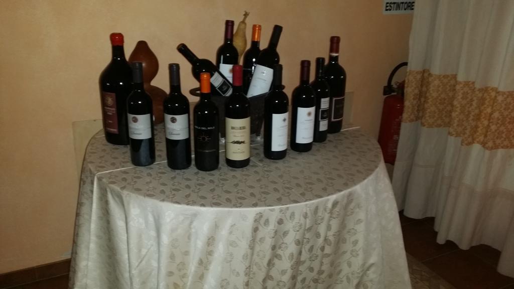Hotel Ristorante La Tana Di Li Mazzoni Trinità dʼAgultu Buitenkant foto