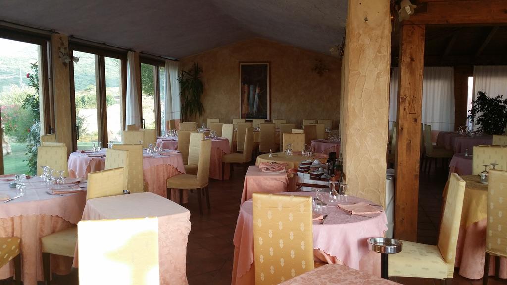 Hotel Ristorante La Tana Di Li Mazzoni Trinità dʼAgultu Kamer foto