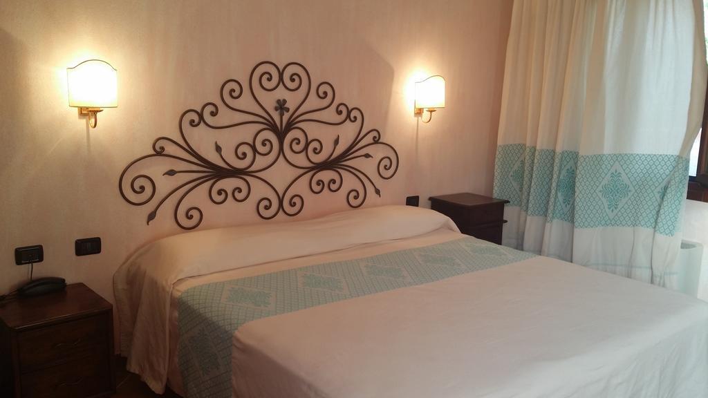 Hotel Ristorante La Tana Di Li Mazzoni Trinità dʼAgultu Kamer foto