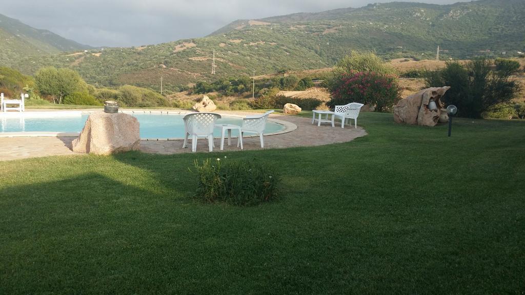 Hotel Ristorante La Tana Di Li Mazzoni Trinità dʼAgultu Buitenkant foto