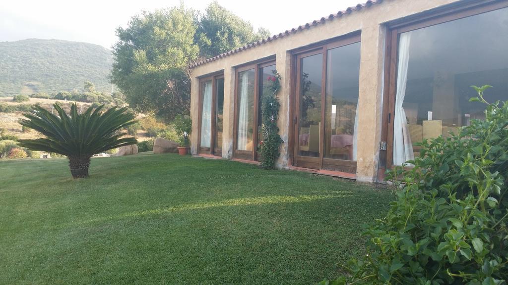 Hotel Ristorante La Tana Di Li Mazzoni Trinità dʼAgultu Buitenkant foto