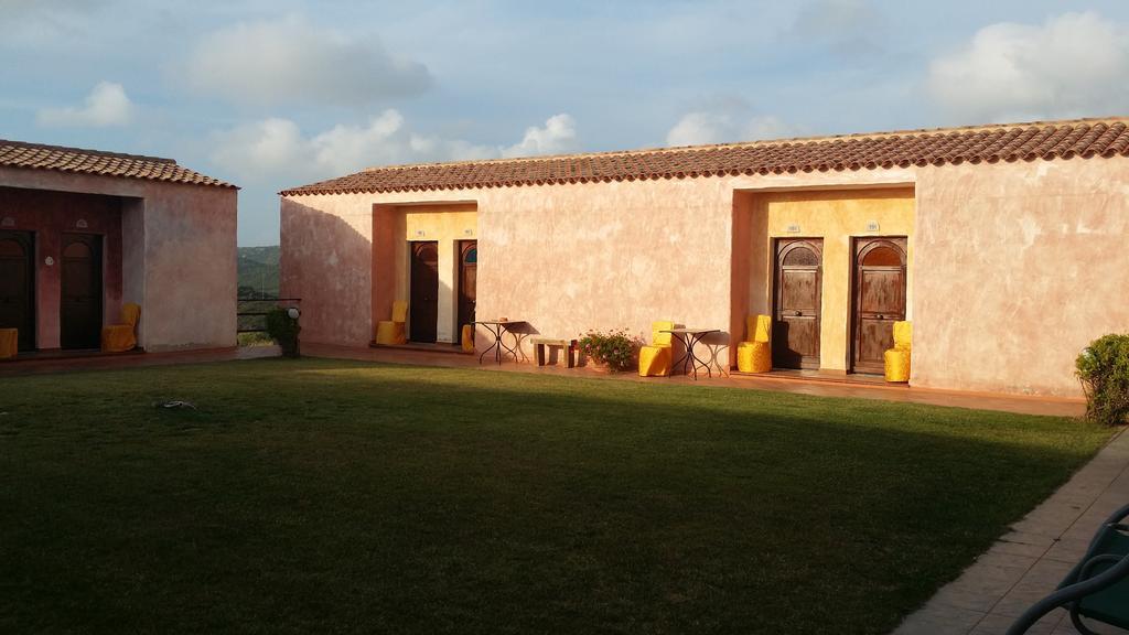 Hotel Ristorante La Tana Di Li Mazzoni Trinità dʼAgultu Buitenkant foto