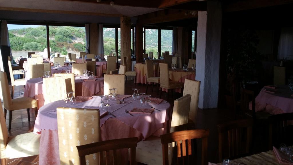 Hotel Ristorante La Tana Di Li Mazzoni Trinità dʼAgultu Buitenkant foto