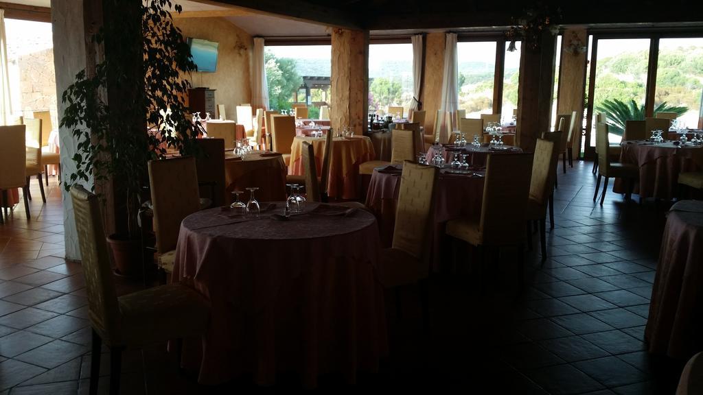 Hotel Ristorante La Tana Di Li Mazzoni Trinità dʼAgultu Buitenkant foto
